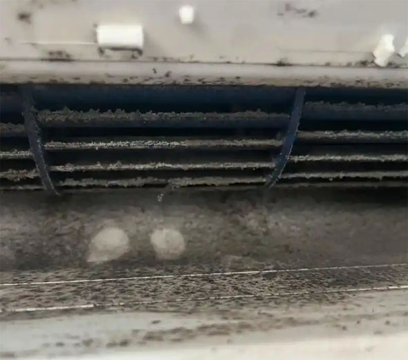 二连浩特空调吹的风有股烧焦味是怎么回事